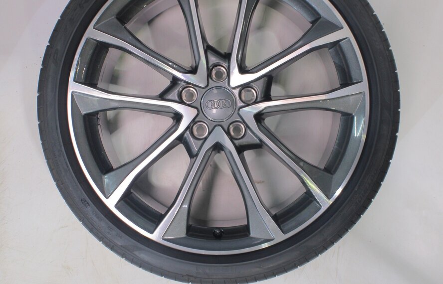 Audi Audi A4 S4 B9 8W 19 inch velgen Pirelli Zomerbanden Nieuw Origineel