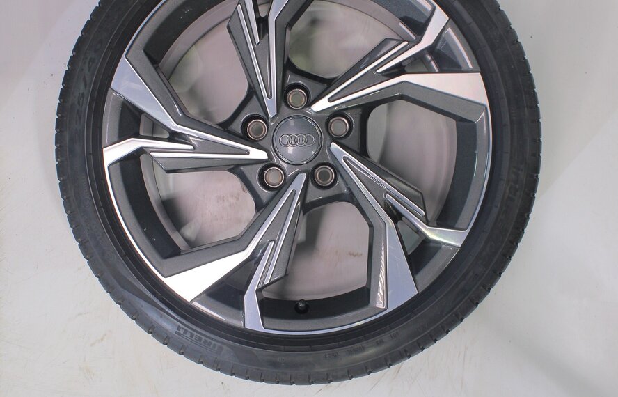 Audi Audi A3 S3 8Y 8V 18 inch velgen Pirelli Zomerbanden Origineel