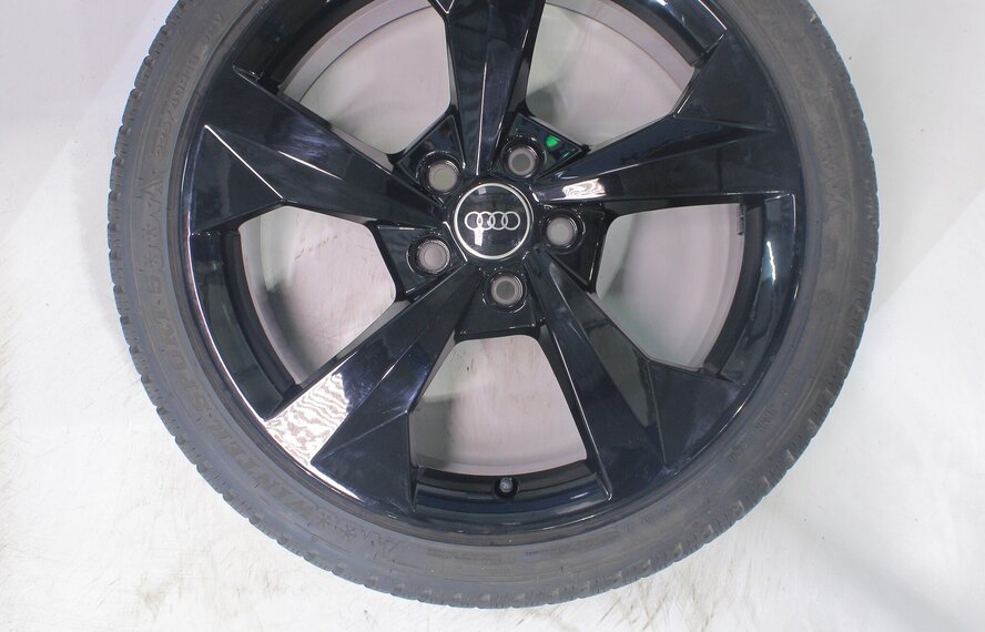 Audi Audi A3 S3 8Y 8V 18 inch velgen Dunlop Winterbanden Origineel