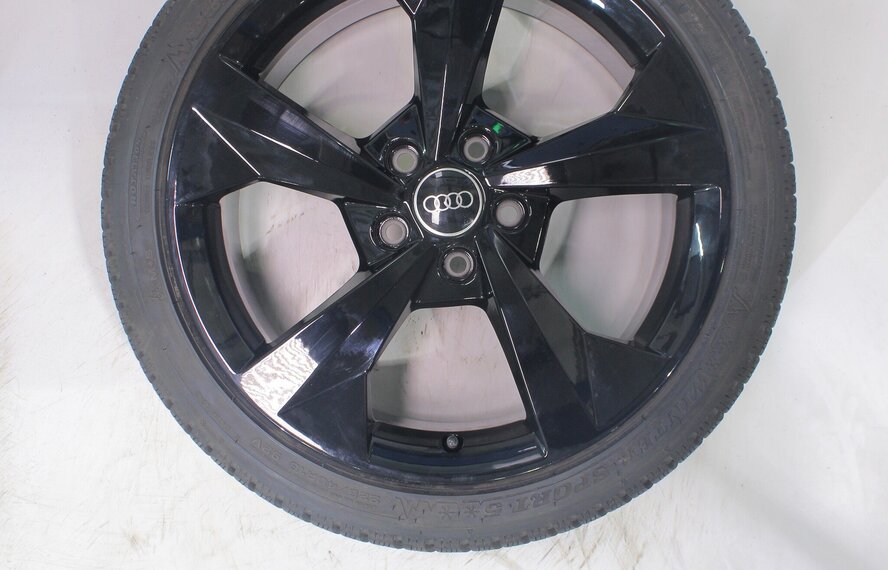 Audi Audi A3 S3 8Y 8V 18 inch velgen Dunlop Winterbanden Origineel
