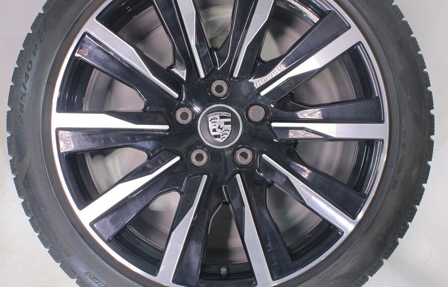 Porsche Porsche Taycan 4S S Turbo 20 inch velgen Pirelli Winterbanden Origineel