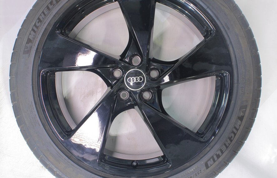 Audi Audi Q5 8MA 20 inch velgen Michelin Zomerbanden Origineel