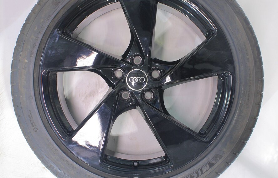 Audi Audi Q5 8MA 20 inch velgen Michelin Zomerbanden Origineel