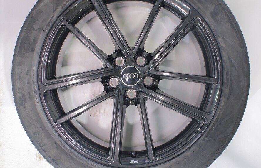 Audi Audi Q5 8MA S-line 20 inch velgen Vredestein Zomerbanden Origineel