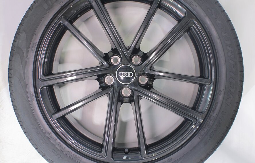 Audi Audi Q5 8MA S-line 20 inch velgen Pirelli Zomerbanden Origineel