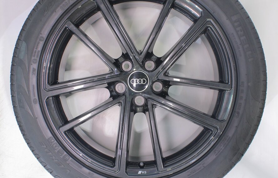 Audi Audi Q5 8MA S-line 20 inch velgen Pirelli Zomerbanden Origineel