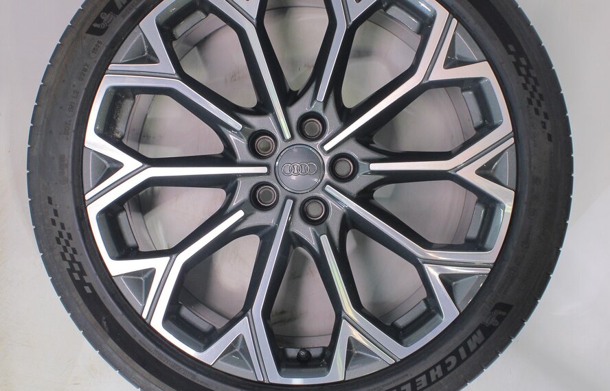 Audi Audi A6 C9 20 inch velgen Michelin Zomerbanden Origineel
