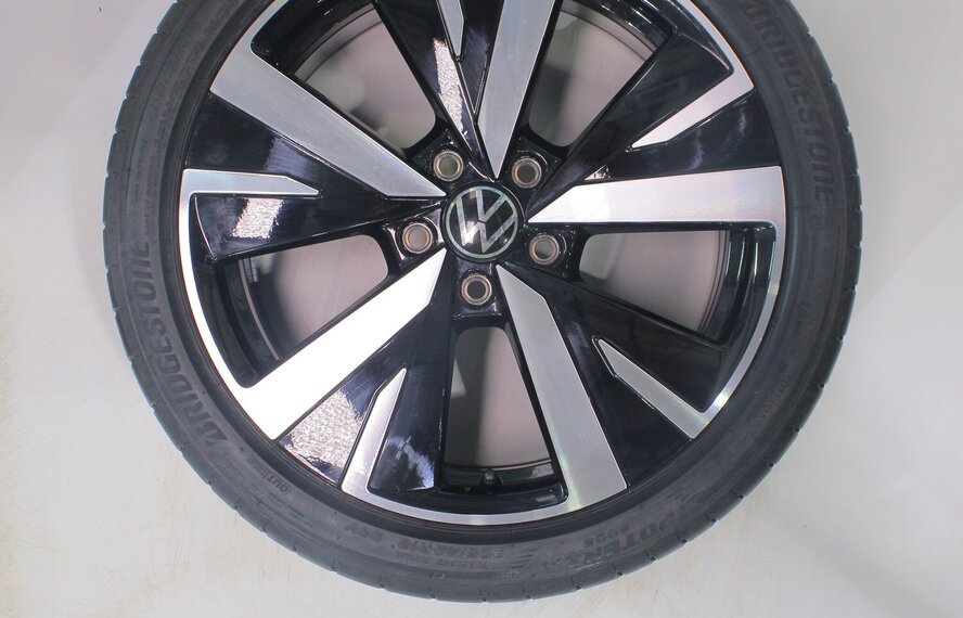 Volkswagen Volkswagen Golf 5 6 7 8 Catania 18 inch velgen Bridgestone Zomerbanden Nieuw Origineel