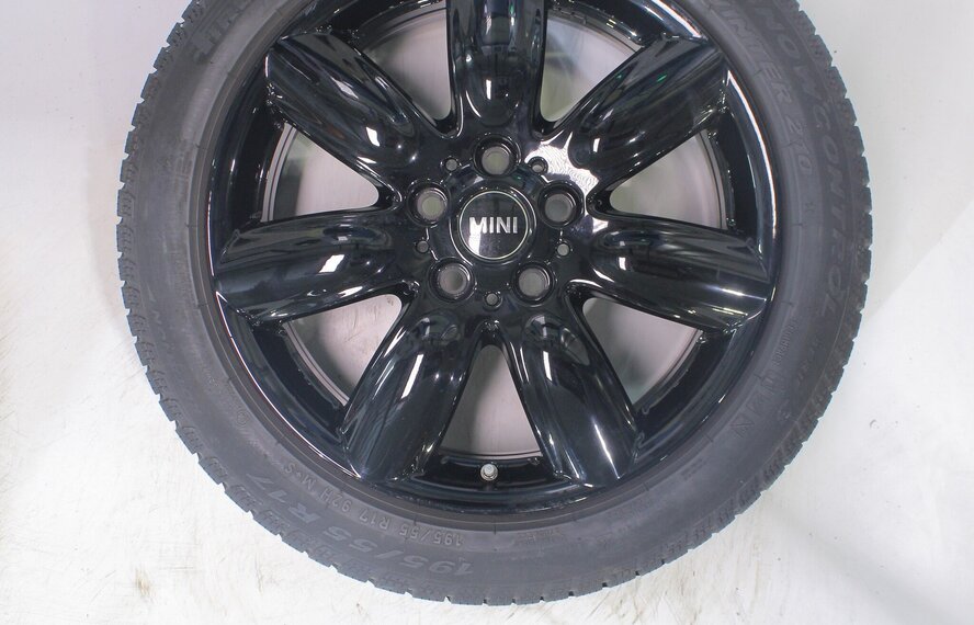 Mini Mini Clubman F54 528 17 inch velgen Pirelli Winterbanden Origineel