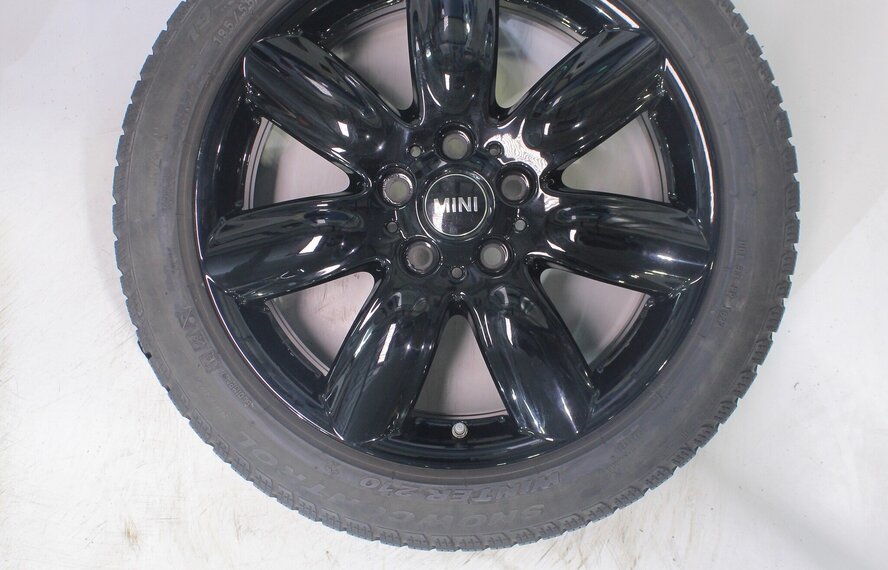 Mini Mini Clubman F54 528 17 inch velgen Pirelli Winterbanden Origineel