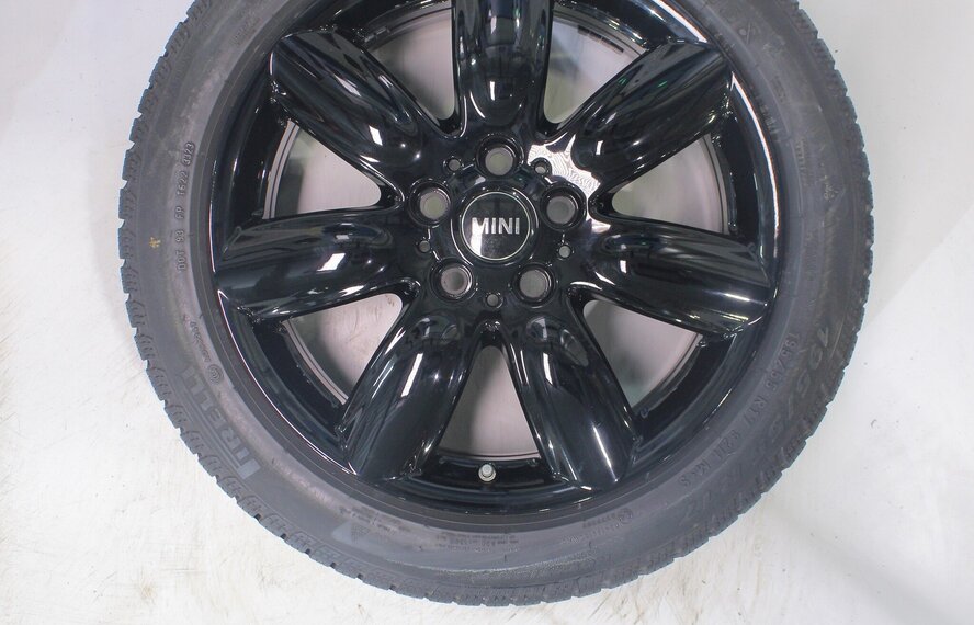 Mini Mini Clubman F54 528 17 inch velgen Pirelli Winterbanden Origineel