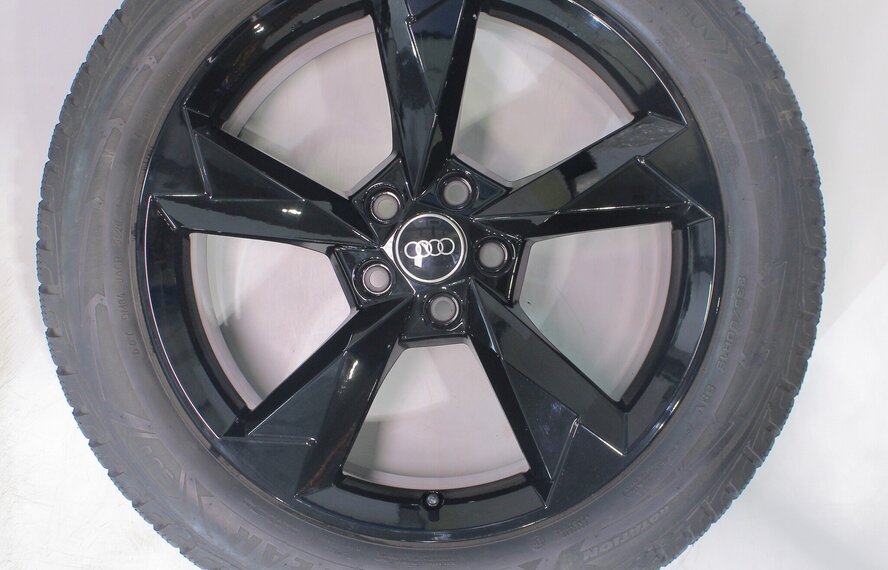 Audi Audi Q3 SQ3 F3B 19 inch velgen Goodyear Winterbanden Origineel