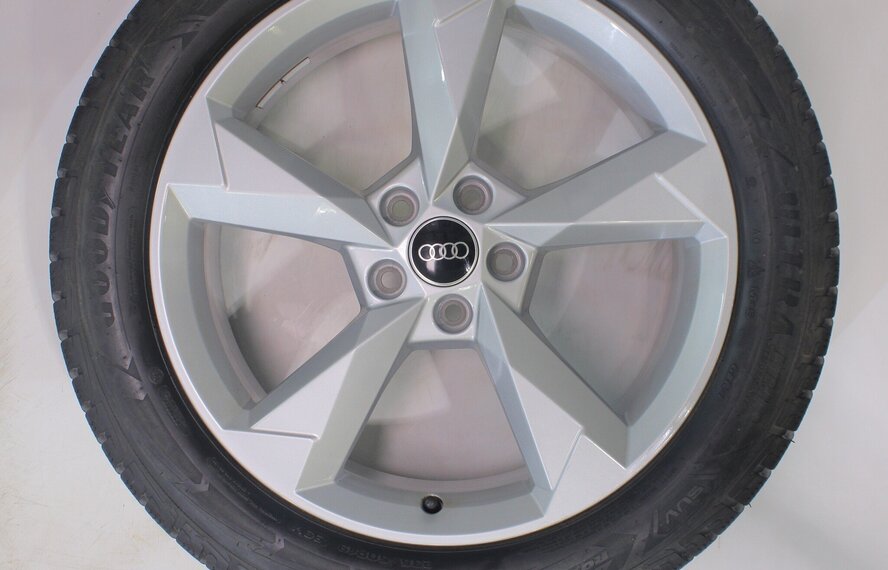 Audi Audi Q3 SQ3 F3B 19 inch velgen Goodyear Winterbanden Origineel