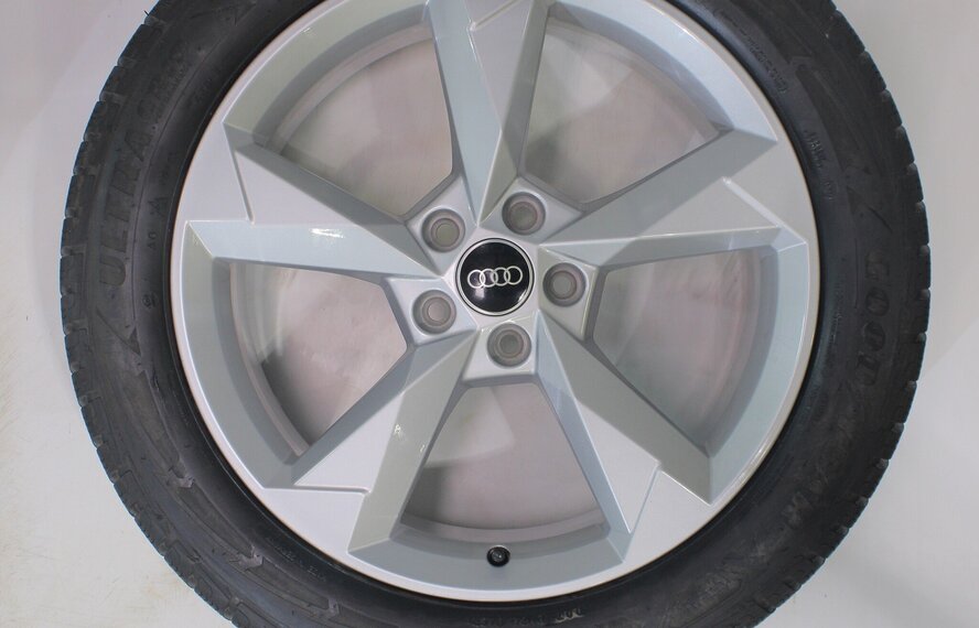 Audi Audi Q3 SQ3 F3B 19 inch velgen Goodyear Winterbanden Origineel