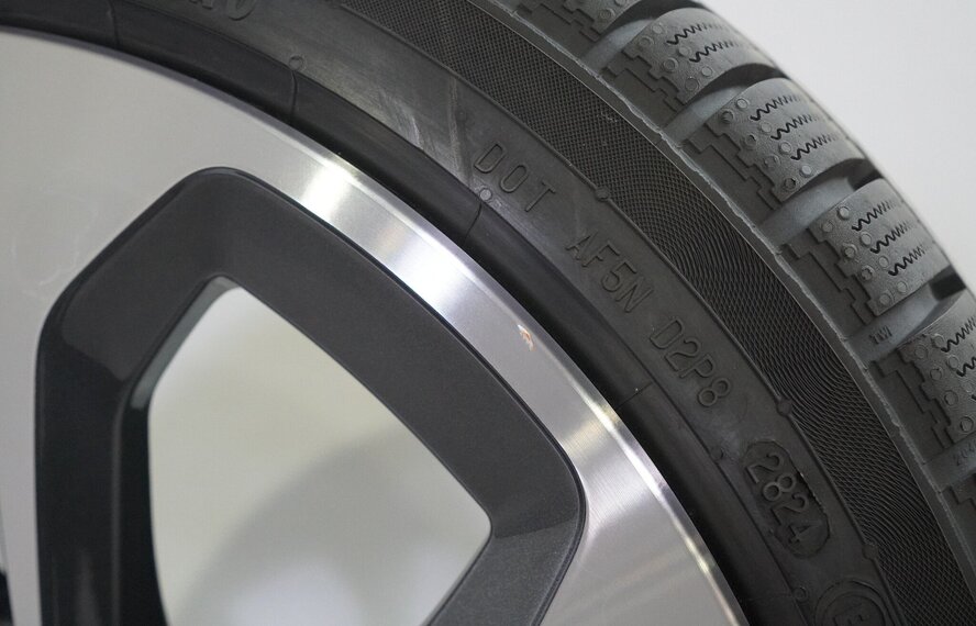 Audi Audi A3 S3 8Y 8V S-line 18 inch velgen Continental Winterbanden Origineel