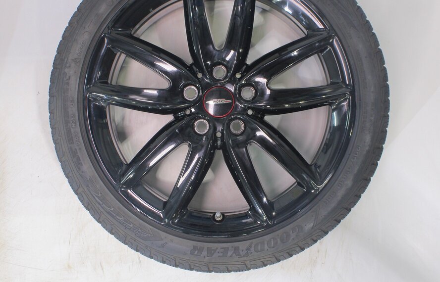 Mini Clubman F54 JCW815 18 inch velgen Goodyear Winterbanden Origineel