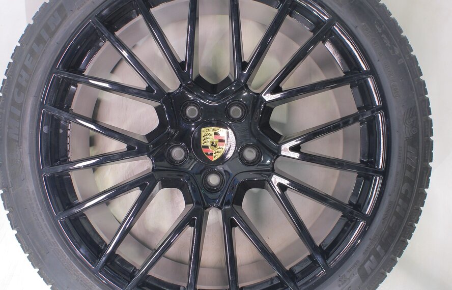 Porsche Porsche Cayenne Coupé 21 inch velgen Michelin Winterbanden Origineel