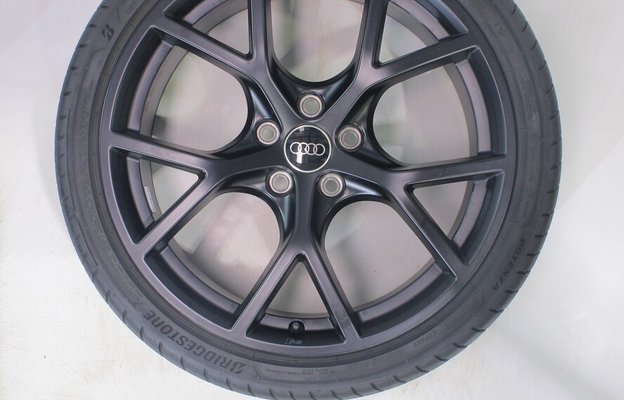 Audi Audi RS3 8Y 19 inch velgen Bridgestone Zomerbanden Origineel