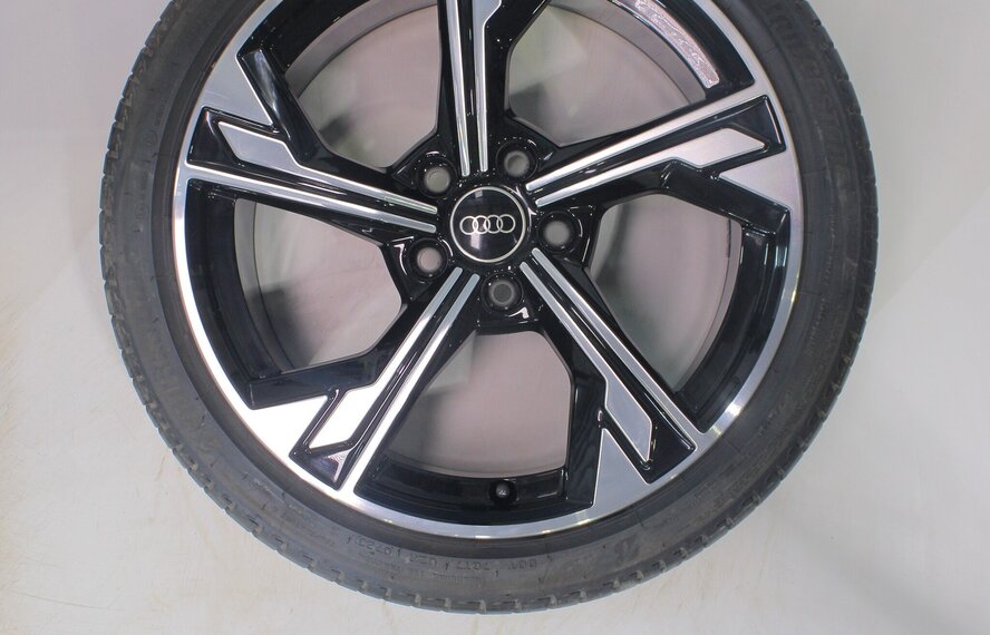 Audi Audi A3 S3 8Y 8V 18 inch velgen Bridgestone Zomerbanden Origineel