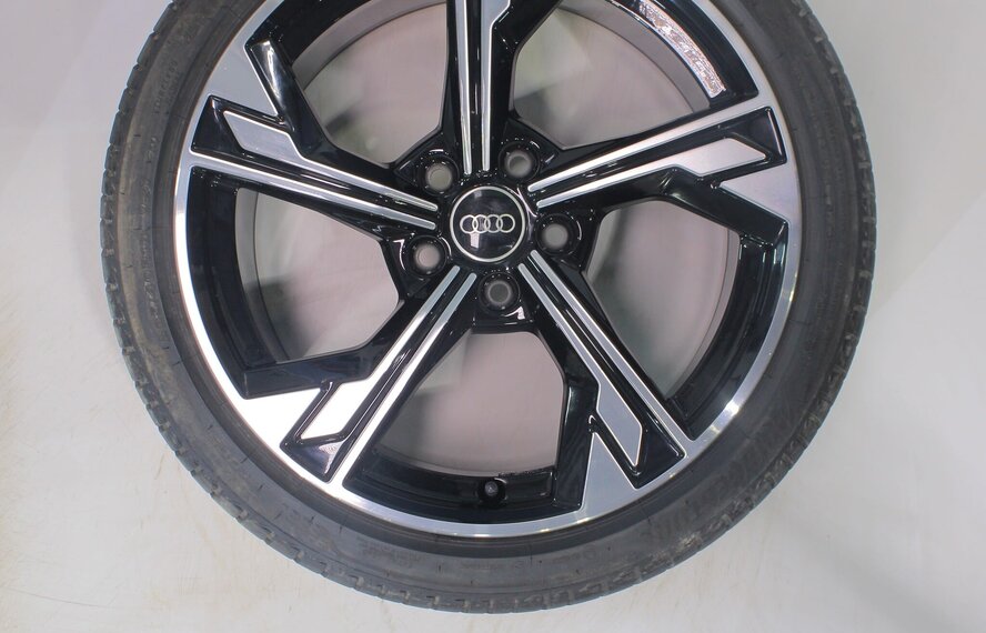 Audi Audi A3 S3 8Y 8V 18 inch velgen Bridgestone Zomerbanden Origineel