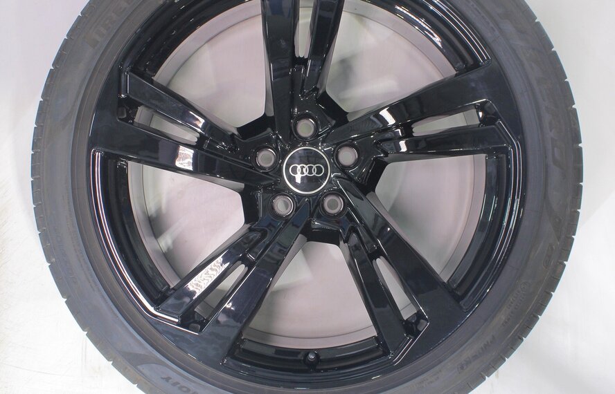 Audi Audi A6 A7 4K C8 20 inch velgen Pirelli Zomerbanden Origineel