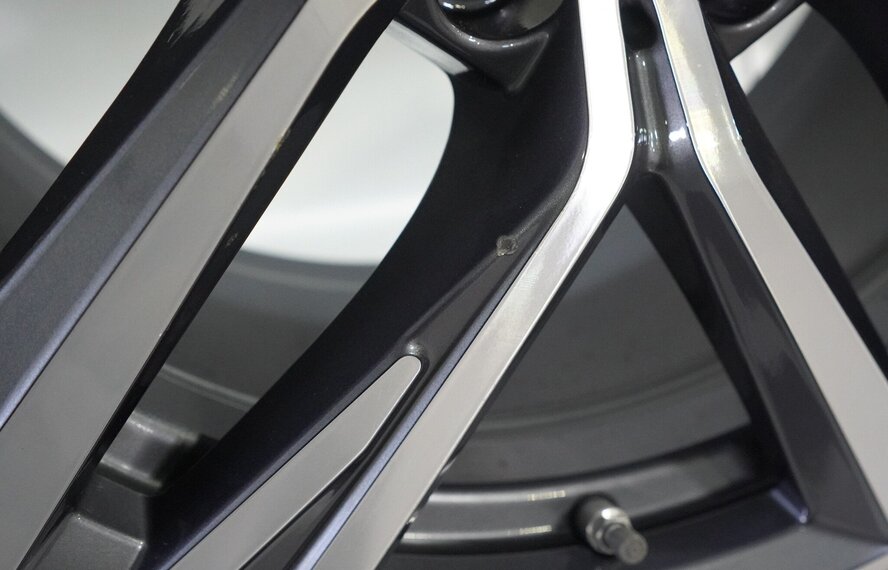 BMW BMW i4 G26 Gran Coupé 853 18 inch velgen Pirelli Zomerbanden Origineel