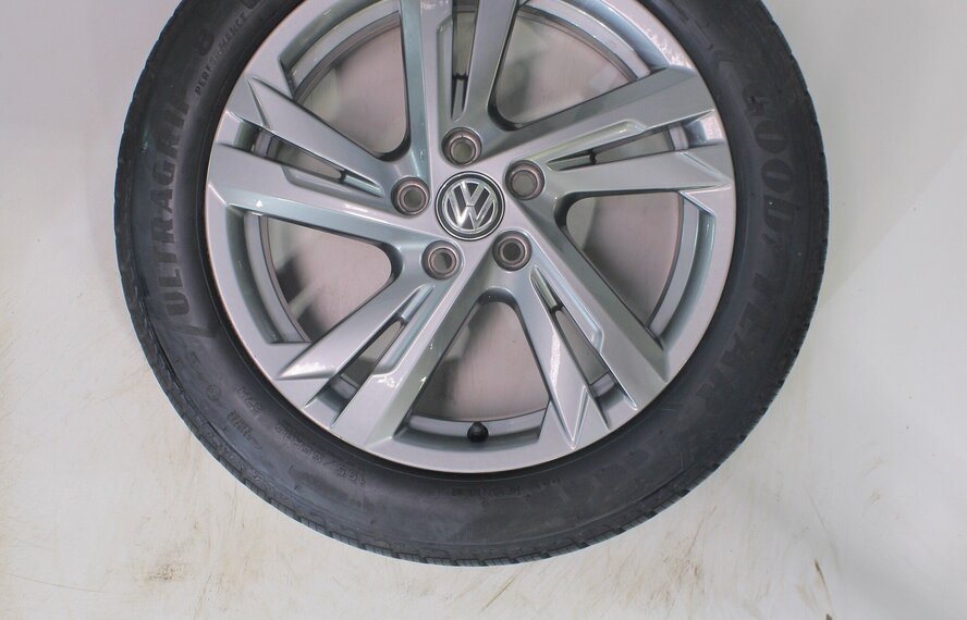 Volkswagen VW Polo 2G 16 inch velgen Goodyear Winterbanden Origineel