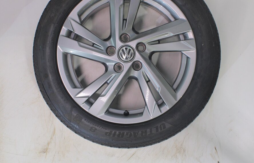 Volkswagen VW Polo 2G 16 inch velgen Goodyear Winterbanden Origineel