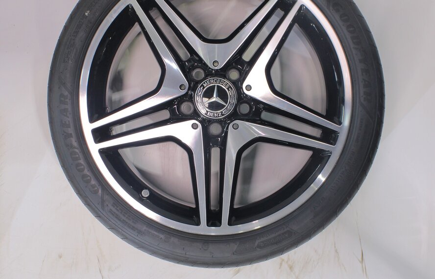 Mercedes Mercedes A B CLA Klasse W176 W117 W246 18 inch velgen Goodyear Zomerbanden Origineel