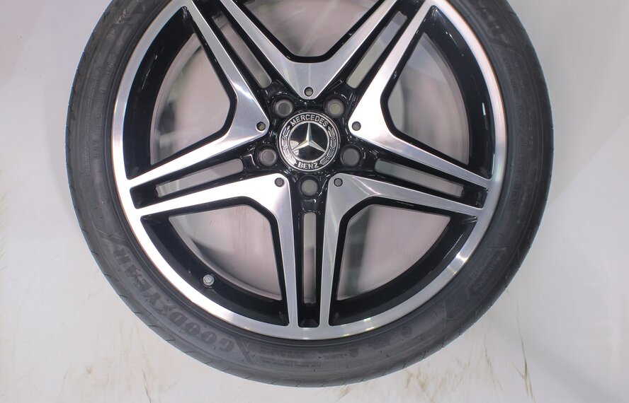 Mercedes Mercedes A B CLA Klasse W176 W117 W246 18 inch velgen Goodyear Zomerbanden Origineel