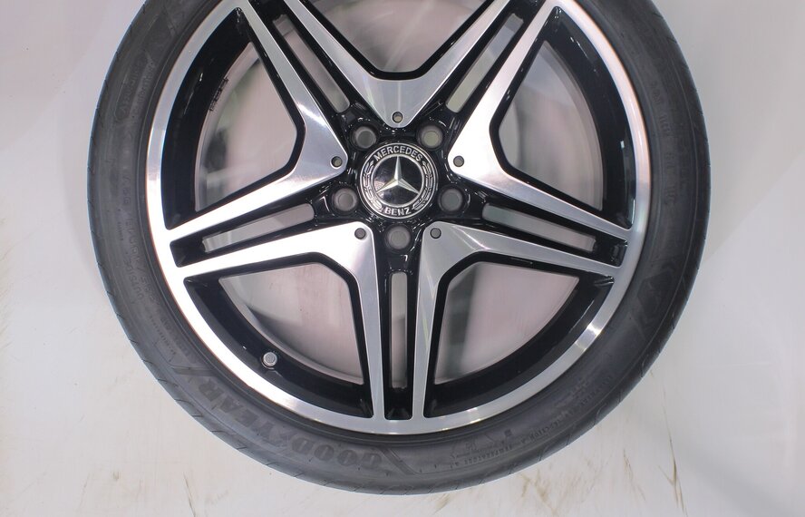Mercedes Mercedes A B CLA Klasse W176 W117 W246 18 inch velgen Goodyear Zomerbanden Origineel