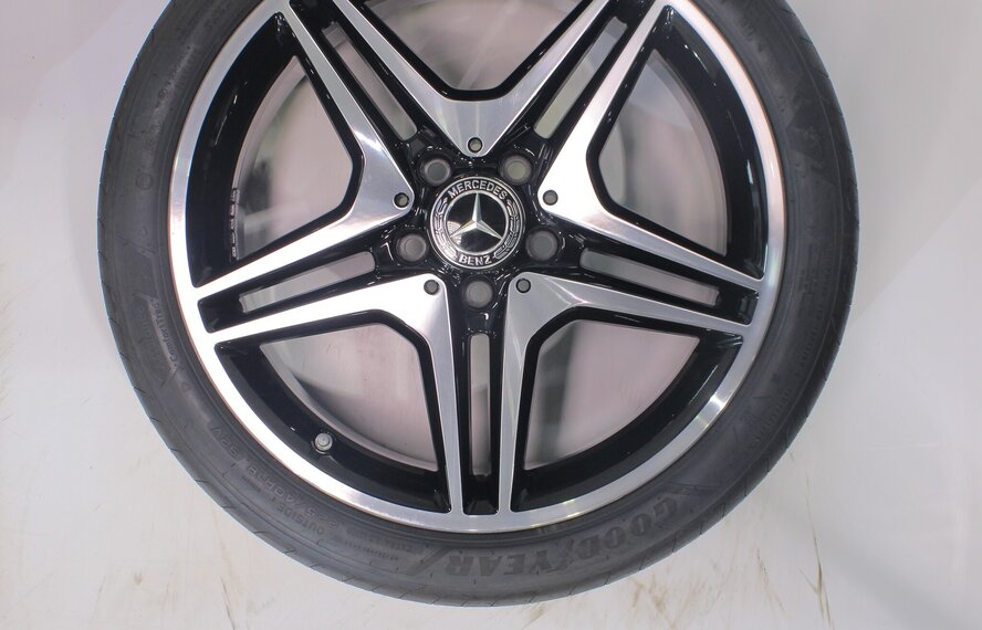 Mercedes Mercedes A B CLA Klasse W176 W117 W246 18 inch velgen Goodyear Zomerbanden Origineel