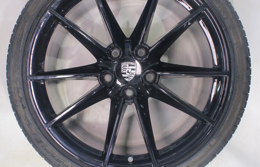 Porsche Porsche 911 992 Carrera S 4S Targa 4S 20 & 21 inch velgen Michelin Winterbanden Origineel