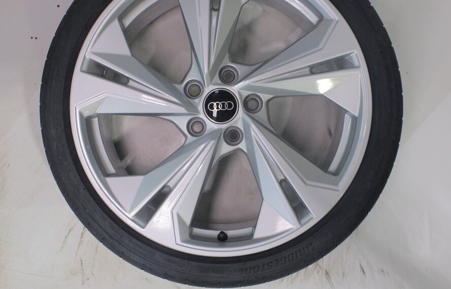 Audi Audi A3 S3 8Y 8V 19 inch velgen Bridgestone Zomerbanden Origineel