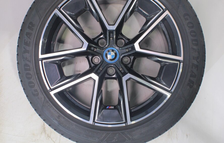 BMW BMW 4 serie i4 G26 858M 18 inch velgen Goodyear Winterbanden Origineel