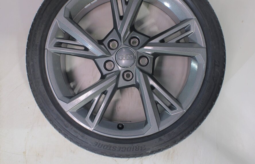 Audi Audi A3 S3 8Y 8V 18 inch velgen Bridgestone Zomerbanden Nieuw Origineel