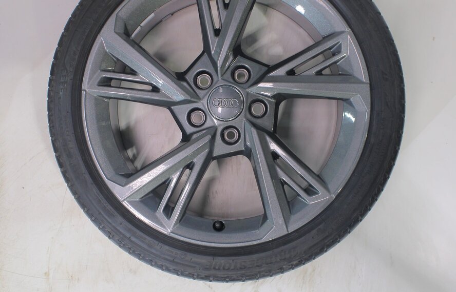 Audi Audi A3 S3 8Y 8V 18 inch velgen Bridgestone Zomerbanden Nieuw Origineel