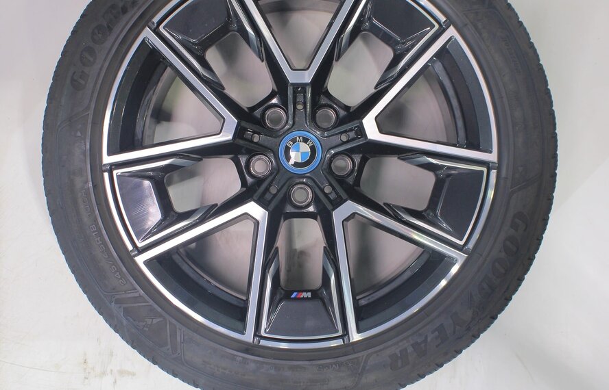 BMW BMW 4 serie i4 G26 858M 18 inch velgen Goodyear Winterbanden Nieuw Origineel