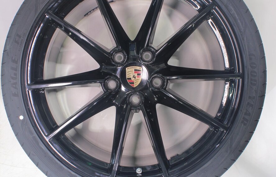 Porsche Porsche 911 992 Carrera S 4S Targa 4S 20 & 21 inch velgen Goodyear Zomerbanden Nieuw Origineel