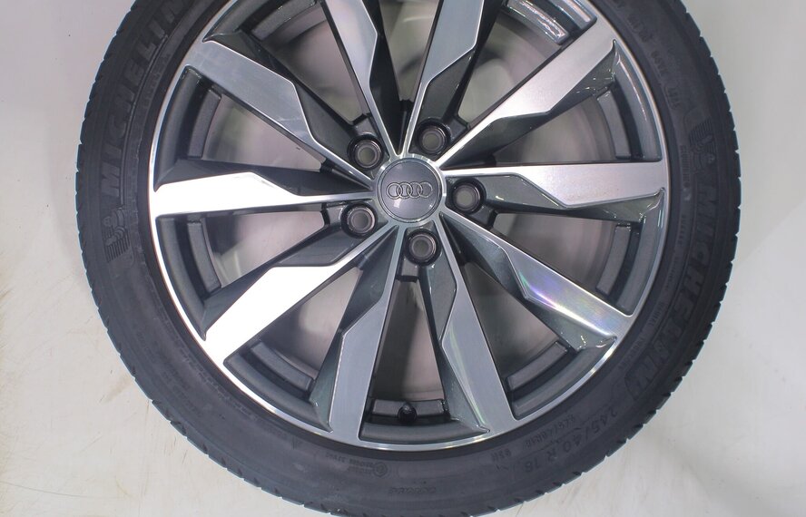 Audi Audi A4 S4 B9 8W 18 inch velgen Michelin Zomerbanden Origineel