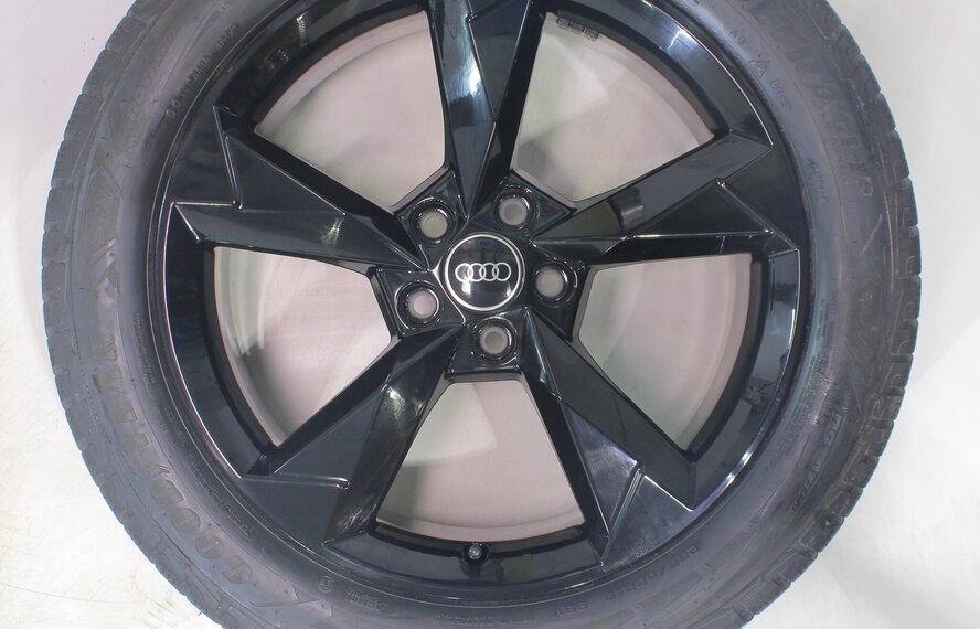 Audi Audi Q3 SQ3 F3B 19 inch velgen Goodyear Winterbanden Origineel