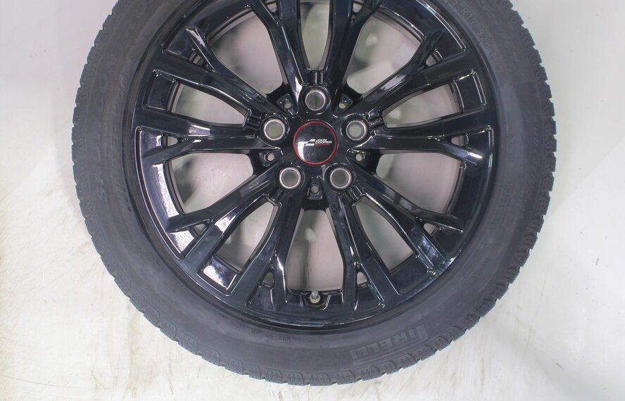 Mini Mini Cooper J01 JCW991 17 inch velgen Pirelli Winterbanden Origineel