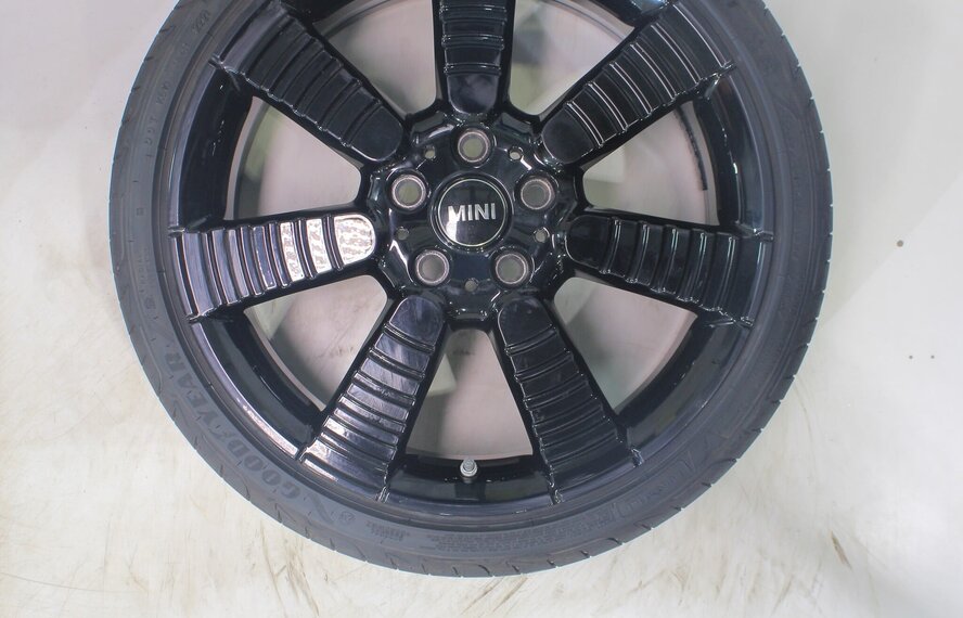 Mini Mini Cooper / S / One / Cabrio F55 F56 F57 900 18 inch velgen Goodyear Runflat Zomerbanden Origineel