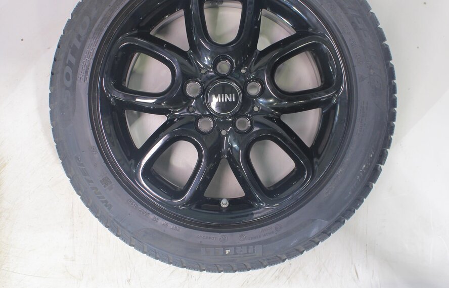 Mini Mini Clubman F54 494 16 inch velgen Pirelli Runflat Winterbanden Origineel