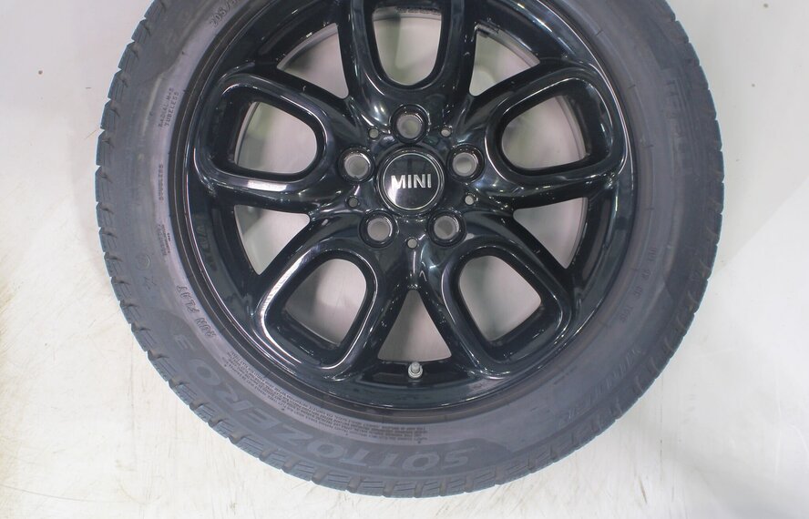 Mini Mini Clubman F54 494 16 inch velgen Pirelli Runflat Winterbanden Origineel