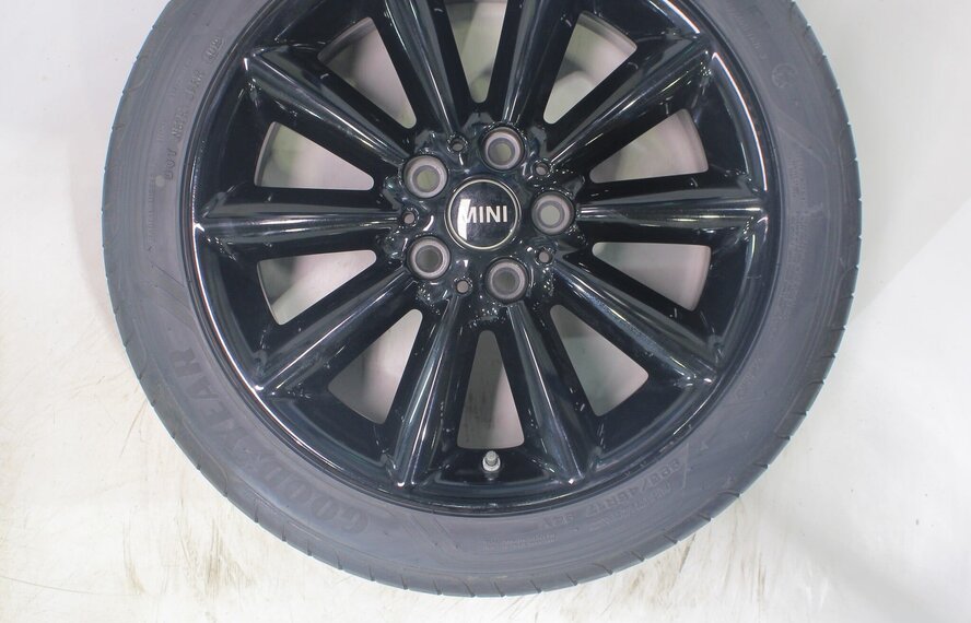 Mini Mini Clubman F54 518 17 inch velgen Goodyear Zomerbanden Nieuw Origineel