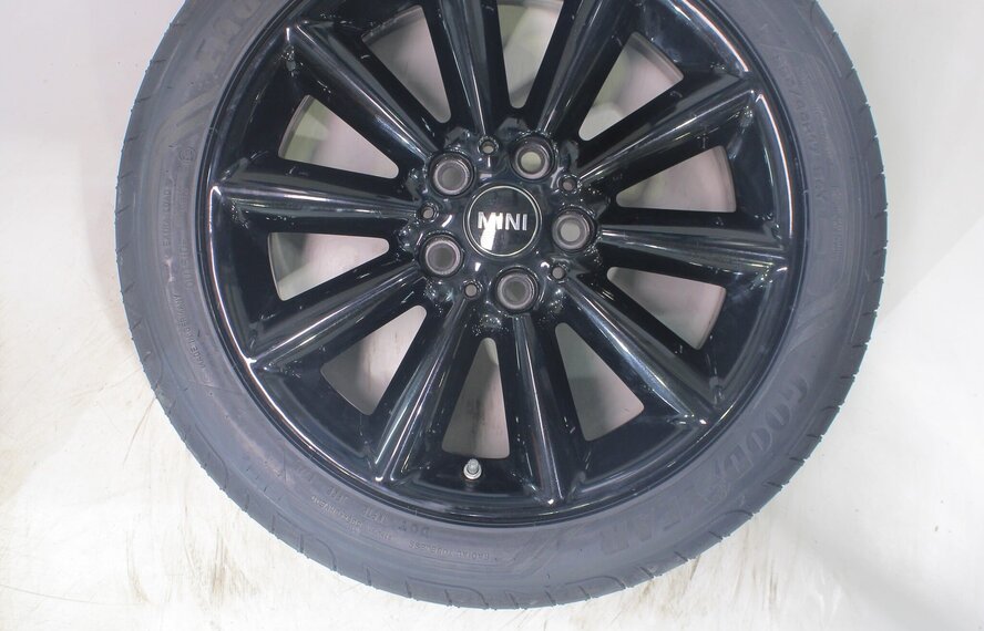 Mini Mini Clubman F54 518 17 inch velgen Goodyear Zomerbanden Nieuw Origineel