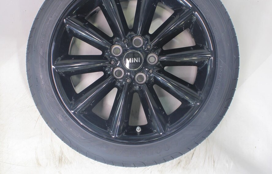 Mini Mini Clubman F54 518 17 inch velgen Goodyear Zomerbanden Nieuw Origineel