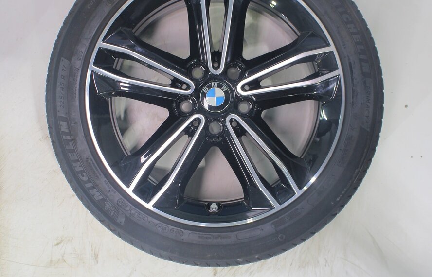BMW BMW 1 2 serie F40 F44 2 serie Gran Coupe 549 17 inch velgen Michelin Zomerbanden Origineel