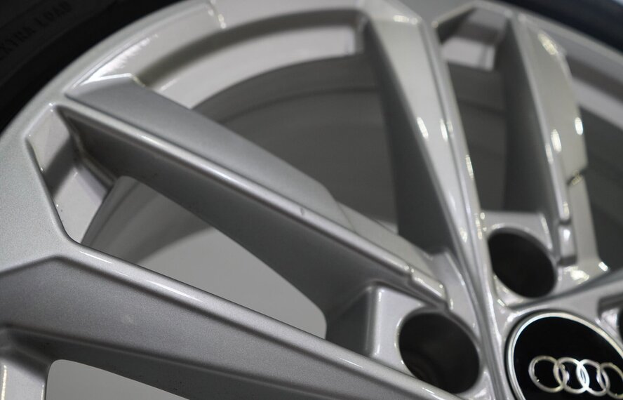 Audi Audi A3 S3 8Y 8V 17 inch velgen Michelin Winterbanden Origineel